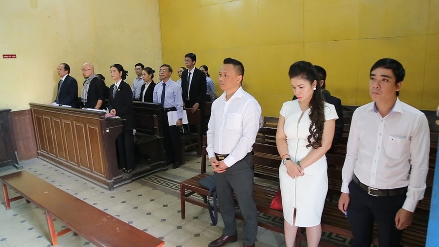 Phiên tòa sáng nay đã tạm hoãn, Tòa thông báo ngày 21/2 sẽ mở lại.