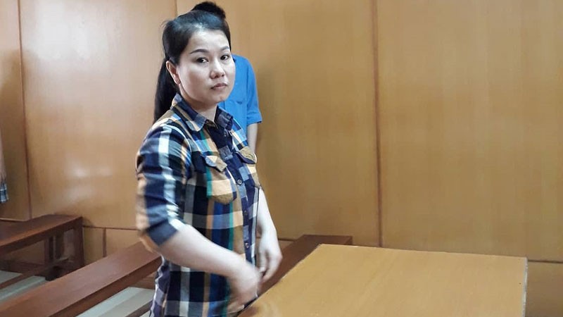 Bị cáo Nguyễn Thị Tú Uyên khai trước tòa lý do cướp là để trả thù.