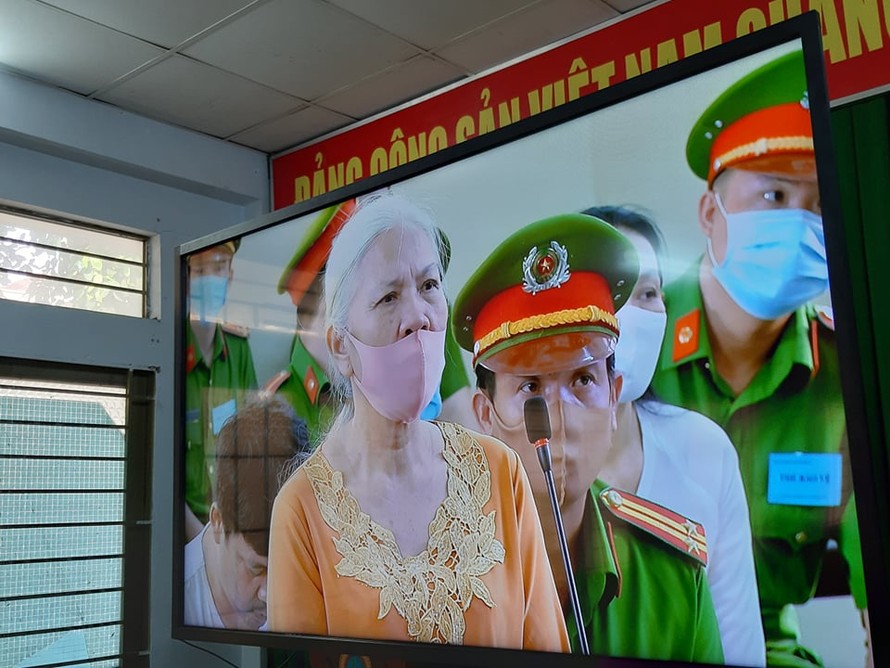 Bị cáo Nguyễn Thị Giang tại tòa. (Ảnh chụp qua màn hình tòa án).