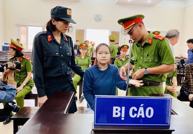 Chủ mưu vụ án - bị cáo Phạm Thị Thiên Hà tại phiên xử sơ thẩm.