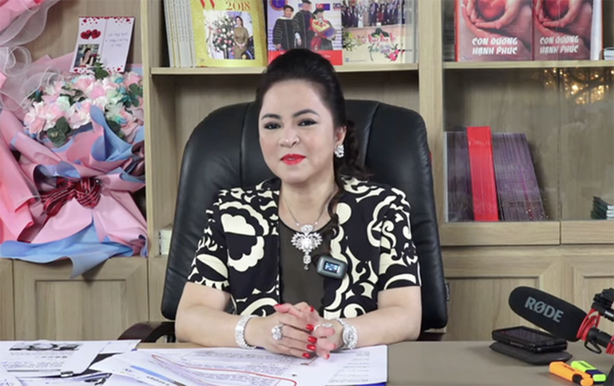 Bà Nguyễn Phương Hằng trong một lần livestream trên mạng xã hội.