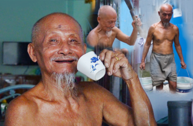 Cụ ông Sài Gòn 80 tuổi bổ củi, xách nước như thanh niên