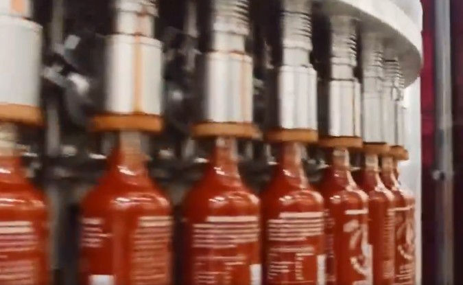 Tương ớt Sriracha nổi tiếng khắp nước Mỹ được làm như thế nào?