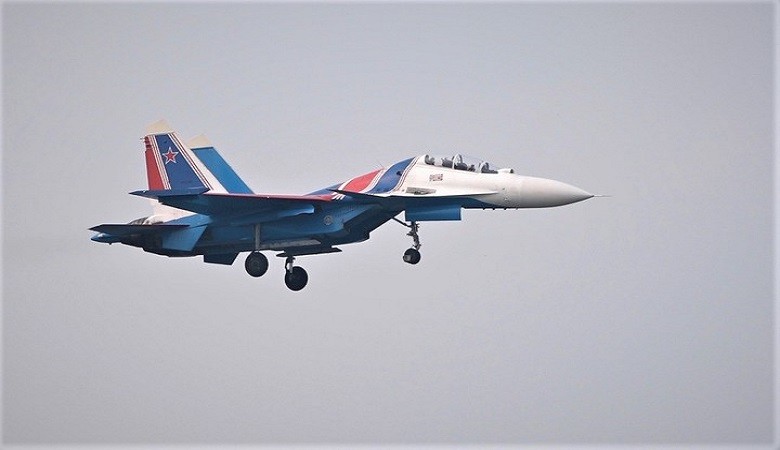 Phi đội tiêm kích Su-30SM Nga đáp xuống sân bay Nội Bài