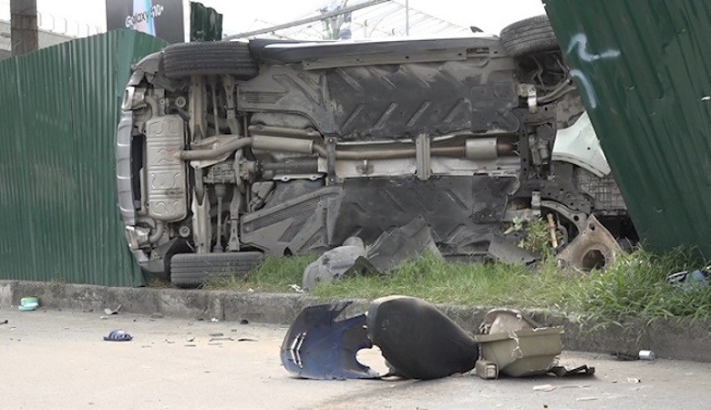VIDEO: Nữ tài xế Mercedes mất lái đâm 5 người ở Hà Nội