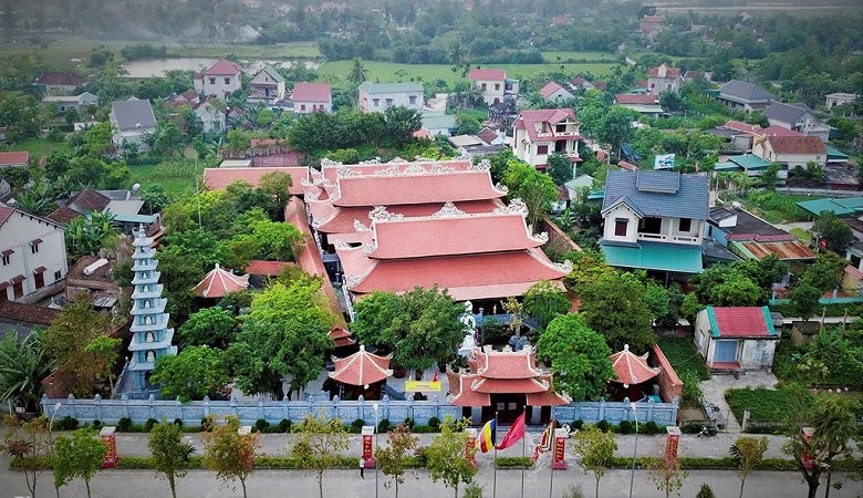 Video: Điện thờ dòng họ dát vàng gần 200 tỷ đồng ở Hà Tĩnh