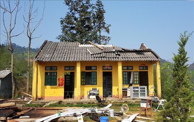 Giông lốc khiến 185 ngôi nhà ở Lào Cai tốc mái, sập đổ