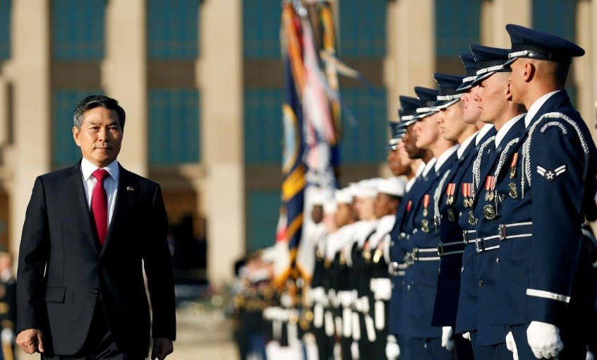Bộ trưởng Quốc phòng Hàn Quốc Jeong Kyeong-doo trong một chuyến thăm Mỹ. (Ảnh: Reuters)