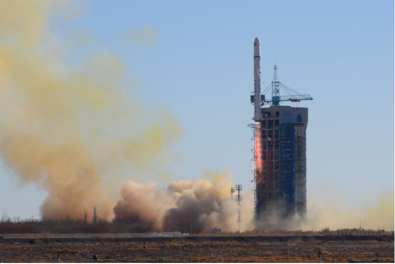 Một tên lửa Trường Chinh 2D được phóng vào quỹ đạo từ khu vực tây bắc Trung Quốc vào tháng 12 năm ngoái. (Ảnh: Xinhua)