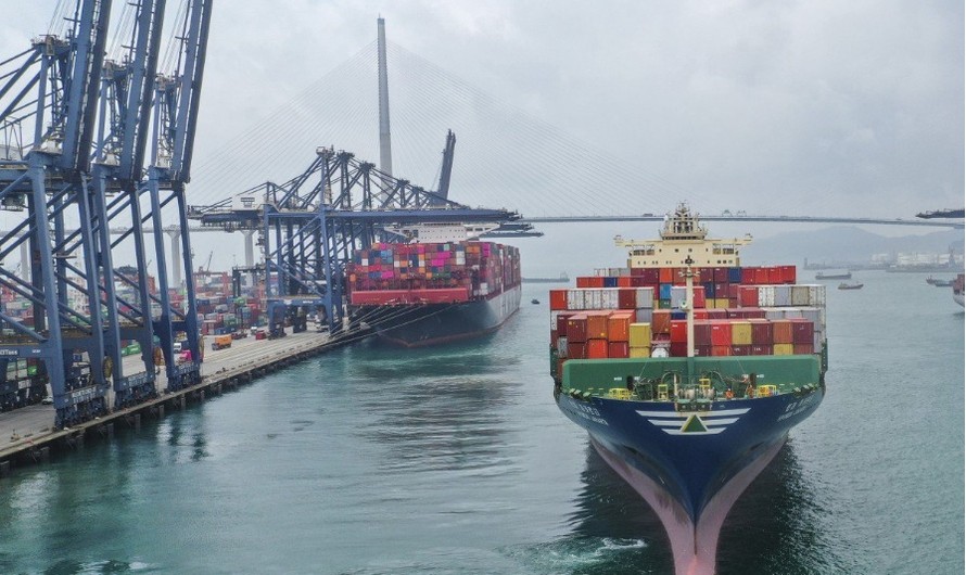 Chiến tranh thương mại kéo dài khiến giới đầu tư lo lắng về nguy cơ suy thoái kinh tế đang ở phía chân trời. (Ảnh: Roy Issa)