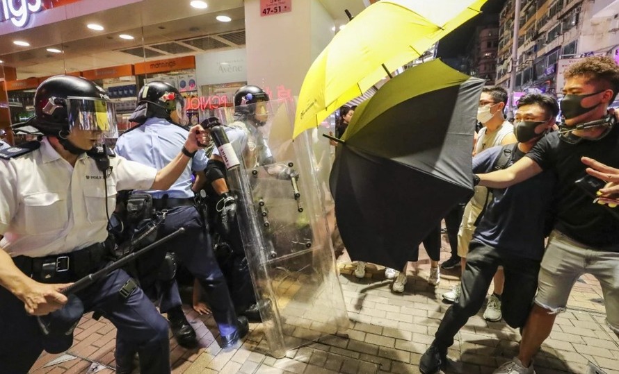 Bắc Kinh sẽ vẫn dựa vào cảnh sát Hong Kong để ổn định tình hình đặc khu. (Ảnh: SCMP)