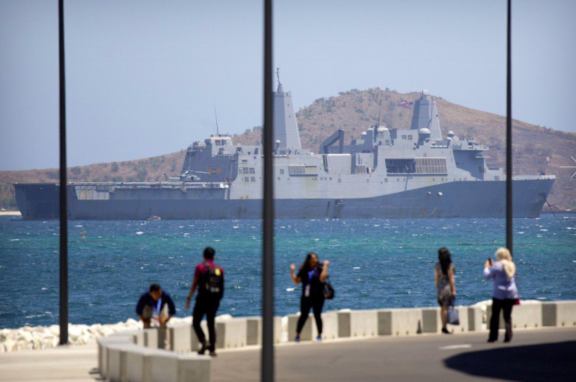 Tàu chiến Mỹ USS Green Bay trong một chuyến thăm Papua New Guinea vào tháng 11 năm ngoái. (Ảnh: AP)