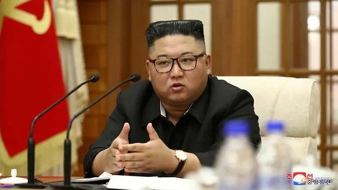 Ông Kim Jong Un chủ trì cuộc họp của Bộ Chính trị. (Ảnh: KCNA)