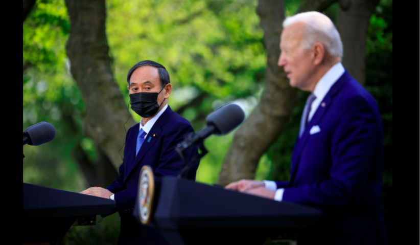 Tổng thống Mỹ Joe Biden (phải) và Thủ tướng Nhật Suga Yoshihide trong cuộc họp báo chung tại Vườn Hồng Nhà Trắng. (Ảnh: Reuters)