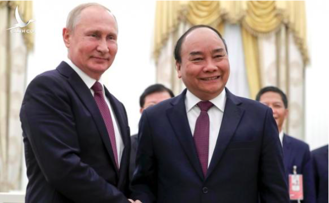 Chủ tịch nước Nguyễn Xuân Phúc trong một dịp gặp Tổng thống Nga Vladimir Putin