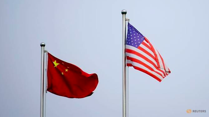 Quốc kỳ Mỹ và Trung Quốc. (Ảnh: Reuters)