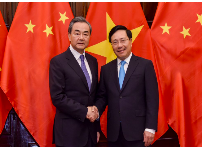 Phó Thủ tướng Phạm Bình Minh và Ngoại trưởng Trung Quốc Vương Nghị trong dịp gặp năm 2018
