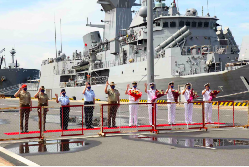 Lễ đón chính thức nhóm tàu tại cảng Cam Ranh. (Ảnh: ĐSQ Úc)