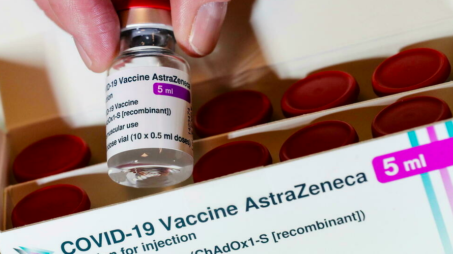 Một liều vắc-xin COVID-19 của AstraZeneca. (Ảnh: Reuters)