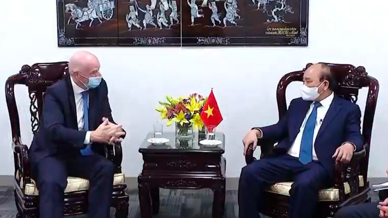 Chủ tịch nước Nguyễn Xuân Phúc trong cuộc tiếp Chủ tịch FIFA Gianni Infantino.