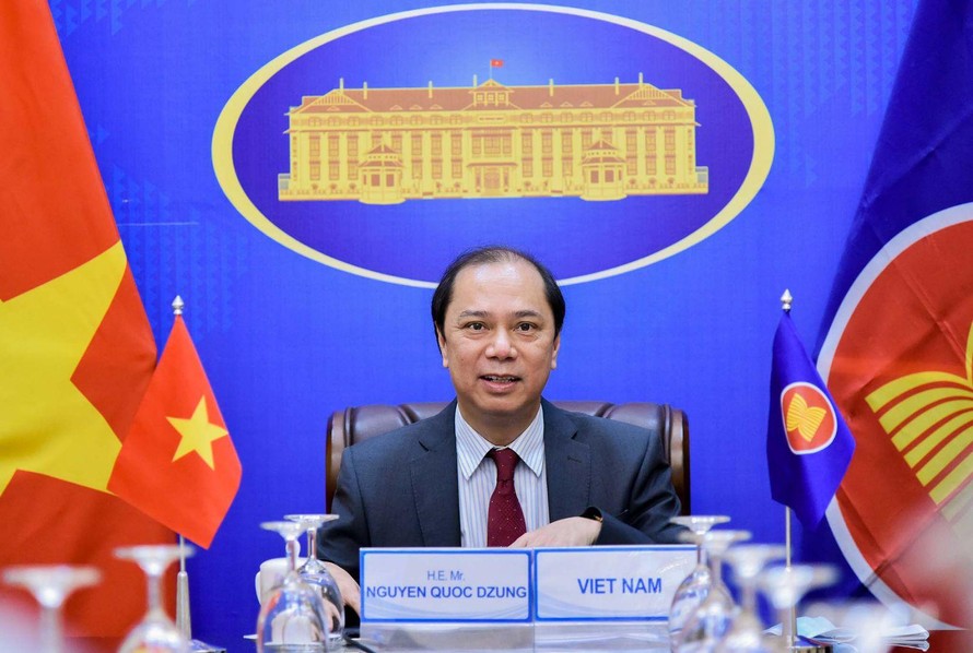Thứ trưởng Nguyễn Quốc Dũng tham dự cuộc họp. (Ảnh: Mofa)