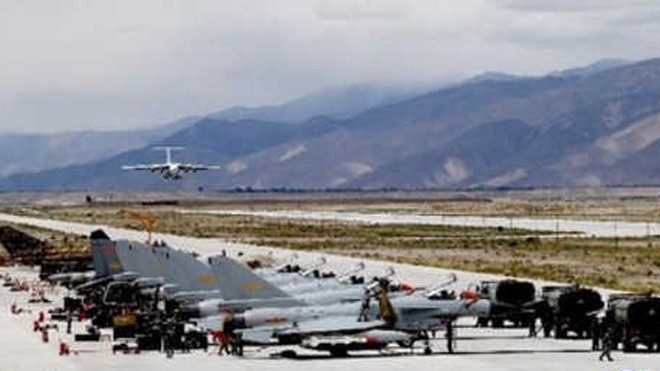 Sân bay quân sự bí mật của Trung Quốc giữa núi tuyết. Ảnh: News.cn