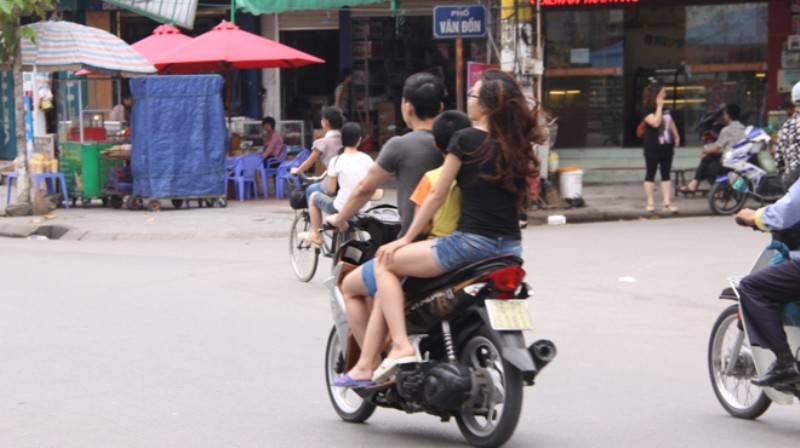 Người dân Móng Cái “vô tư” vi phạm giao thông