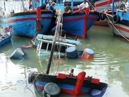 Một tàu cá bị chìm. Ảnh minh họa