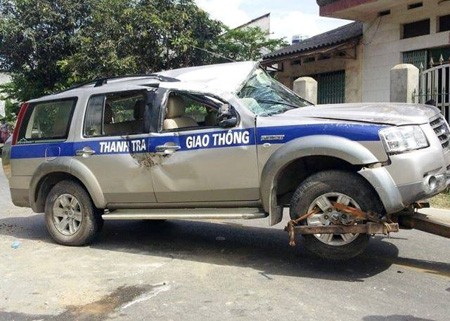 Chiếc xe bị hư hỏng nặng sau tai nạn.