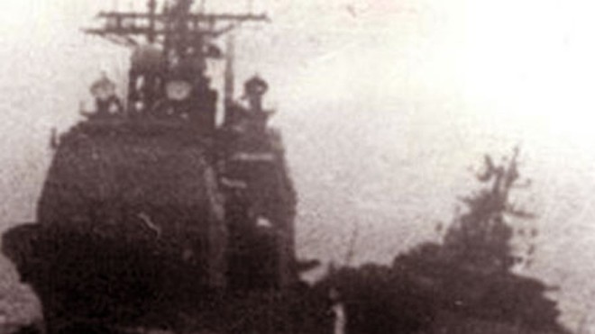 Tàu Bezzavetny (tàu nhỏ) đâm vào tàu tuần dương Yorktown của Mỹ.