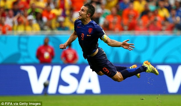 Van Persie lập kỳ tích trong màu áo tuyển Hà Lan