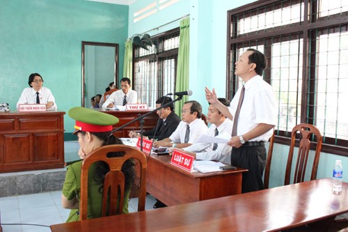 Luật sư tham gia tranh tụng tại phiên tòa - Ảnh: Gia Khánh