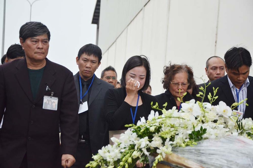 Nhận di hài 3 người Việt vụ MH17 trong nước mắt