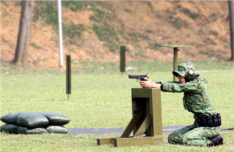 [ẢNH] Bóng hồng Lục quân ASEAN trổ tài thiện xạ