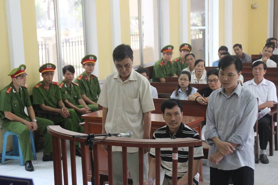 Nhân viên giám sát bán hàng đi tù vì tội lừa đảo chiếm đoạt tài sản  Pháp  luật  Vietnam VietnamPlus