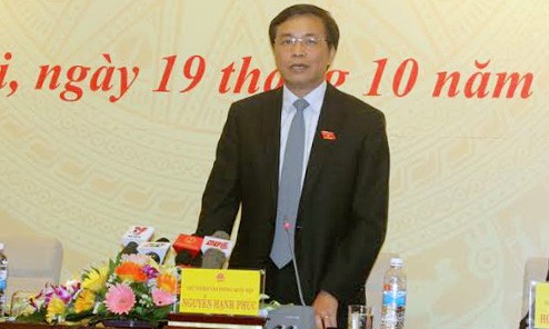 Chủ nhiệm VPQH Nguyễn Hạnh Phúc trả lời báo chí tại buổi họp báo sáng 19/10. Ảnh: Dũng Nguyễn.