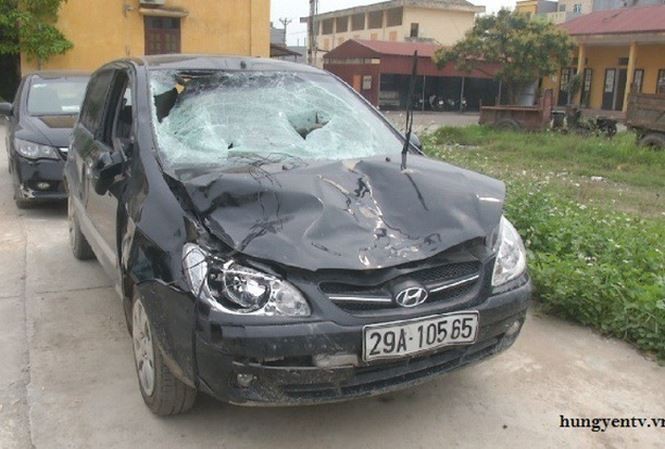Chiếc xe ô tô gây tai nạn.