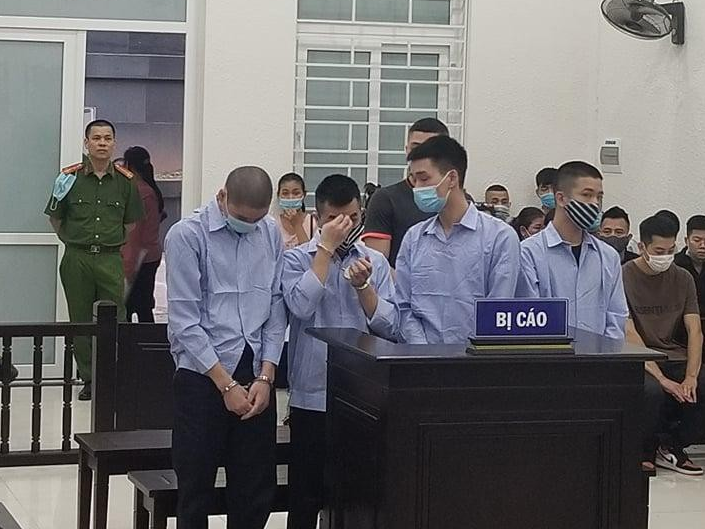 Các bị cáo tại phiên toà.