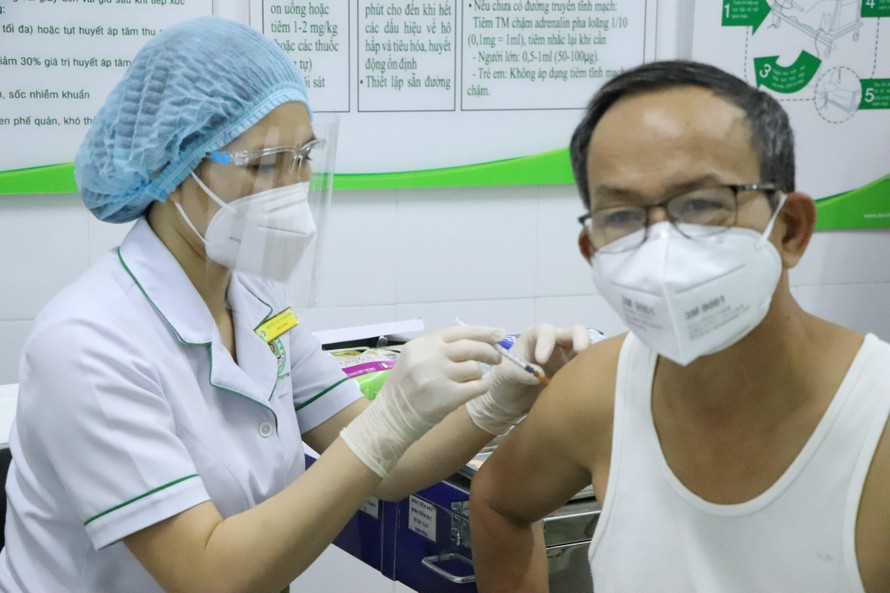 TPHCM: 1 triệu liều vắc xin Sinopharm sẽ chích ngừa từ ngày mai 