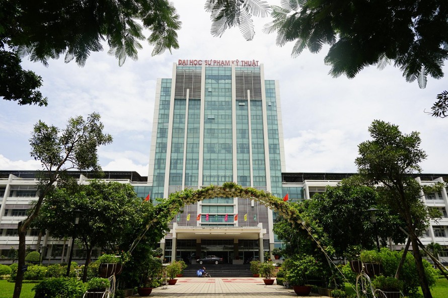 Một sinh viên thuộc diện F1, trường ĐH SPKT TP. HCM nghỉ một tuần