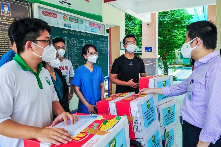 Sinh viên trường ĐH Y khoa Phạm Ngọc Thạch được đăng ký tiêm vắc xin để đi thực hành