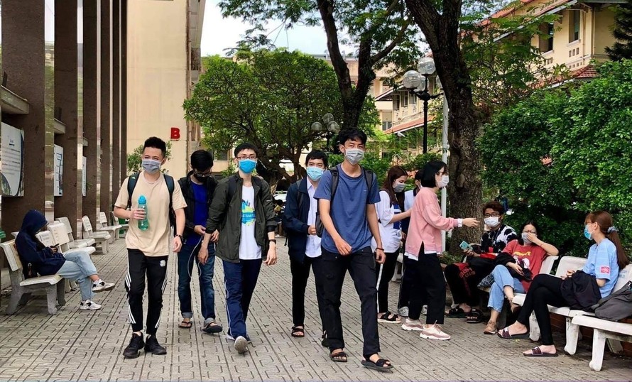 Trường ĐH KHTN (ĐHQG TP. HCM) cho sinh viên khóa 2018 trở về trước đến trường
