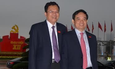 Anh Huỳnh Thanh Phương (trái sang) và Bí thư Tỉnh ủy Tây Ninh Trần Lưu Quang.