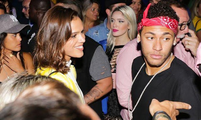 Neymar và Bruna rất được ngưỡng mộ ở Brazil.
