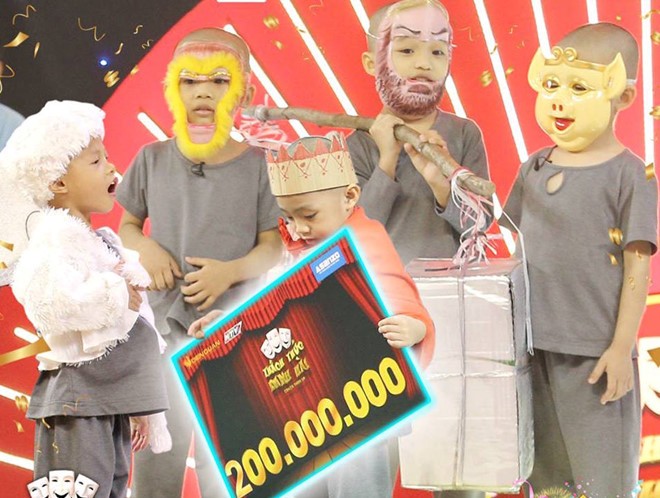 Lần đầu tiên chương trình "Thách thức danh hài" phá thể lệ trao thưởng 200 triệu đồng cho nhóm 5 chú tiểu.