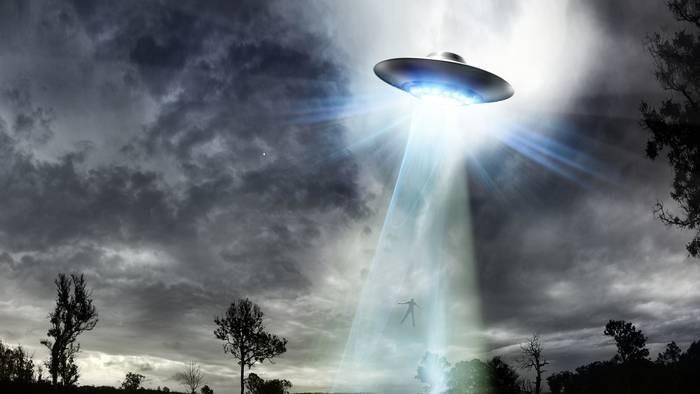 UFO luôn là chủ đề hấp dẫn cho nhiều thuyết âm mưu. Đồ họa: Independent.