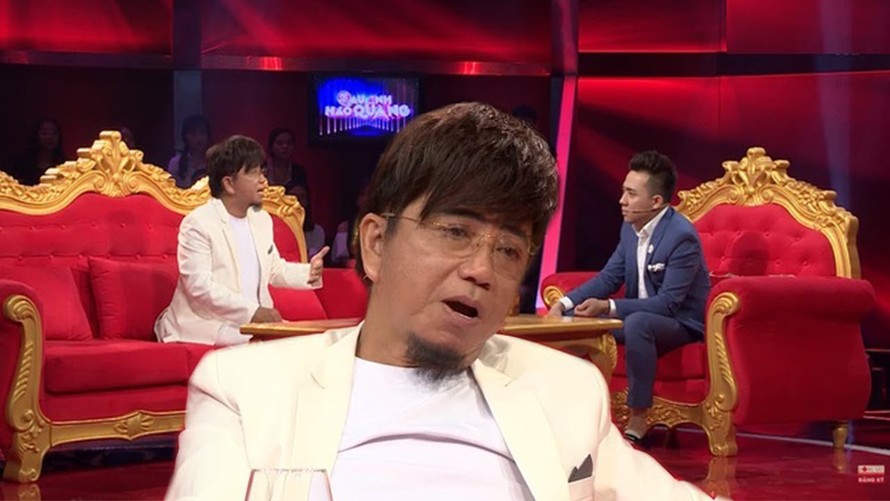 Nghệ sĩ hài Hồng Tơ từng lên truyền hình kể về quá khứ cờ bạc, đỏ đen của mình và khuyên mọi người hãy tránh xa tệ nạn này. 