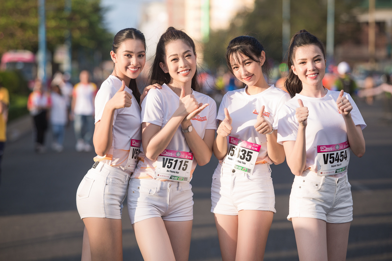 Hoa khôi Huỳnh Thúy Vi cùng Hoa hậu Trần Tiểu Vy, Á hậu Phương Nga, người đẹp Nhân ái Nguyễn Thúc Thùy Tiên tham gia đường chạy Việt dã Toàn quốc và Marathon giải báo Tiền Phong 2019. 