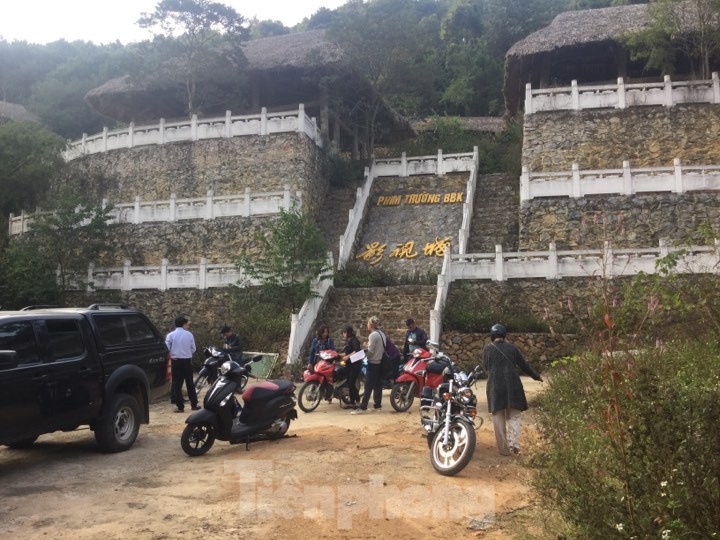 Đoàn kiểm tra liên ngành thành phố Lạng Sơn kiểm tra thực địa phim trường .Ảnh: Duy Chiến