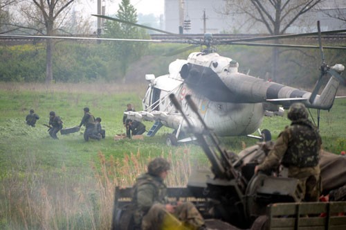 Quân đội Ukraine đẩy mạnh chiến dịch quân sự ở miền đông. Ảnh AFP/TTXVN